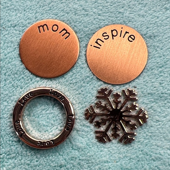 Floating Locket Charm Coin - Picture 1 of 7